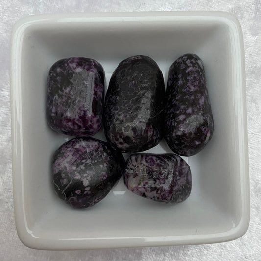 Kammererite tumblestones