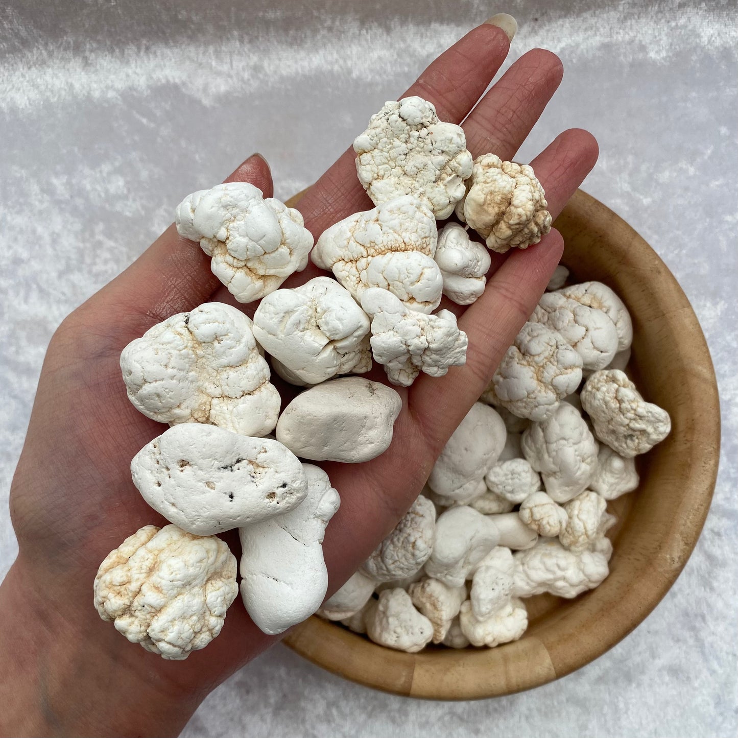 Magnesite rough clusters