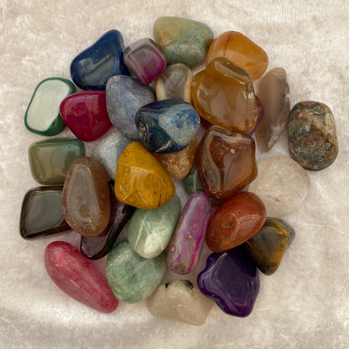 Large mixed Brazilian tumblestones