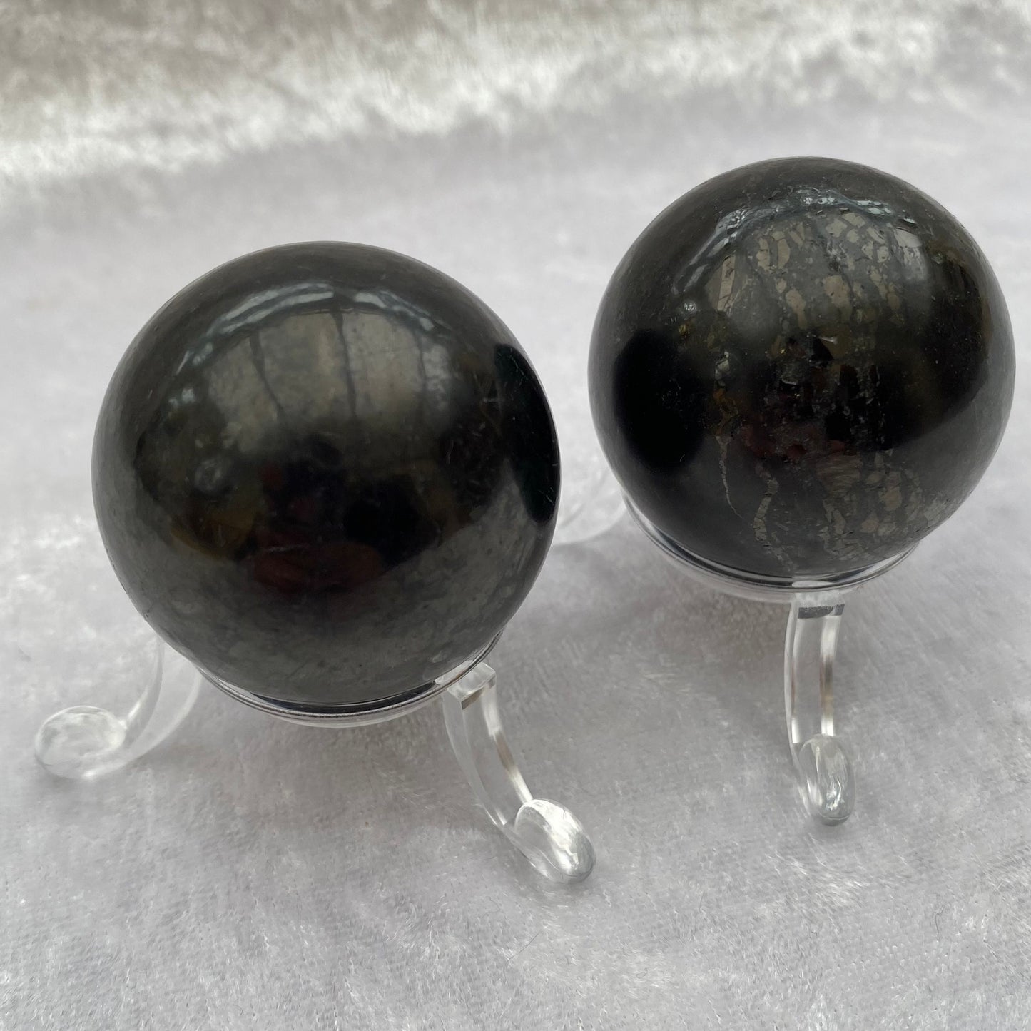 Shungite spheres