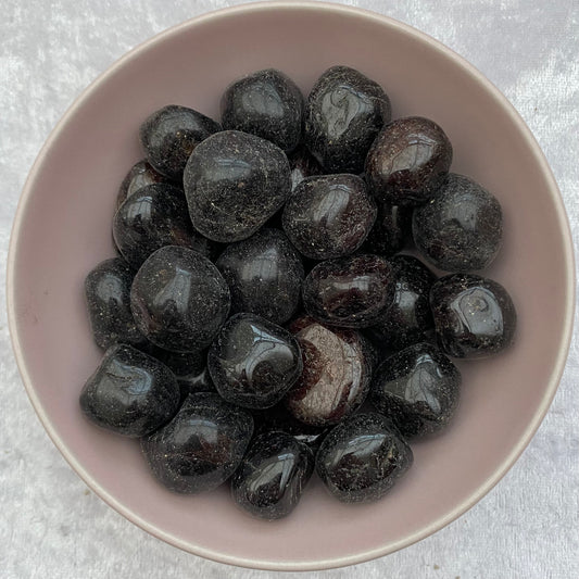 Garnet tumblestones