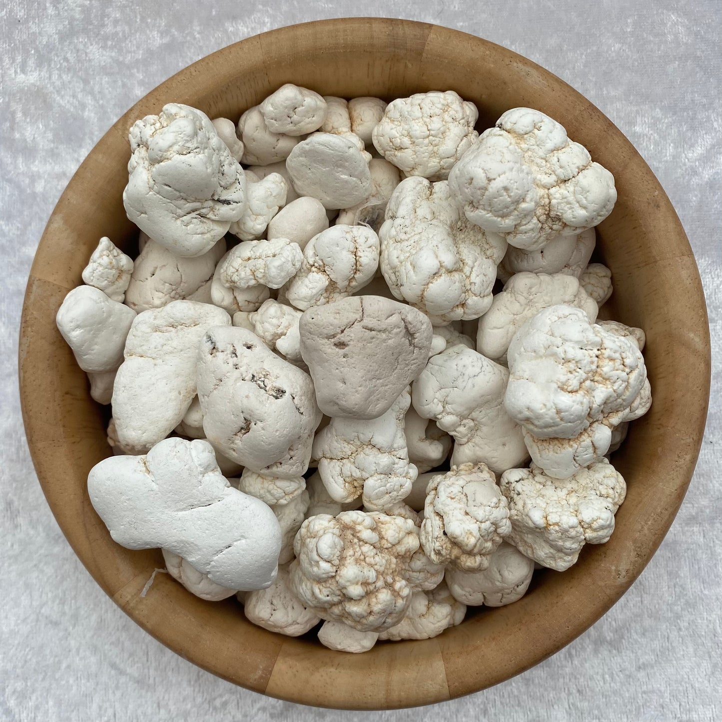 Magnesite rough clusters