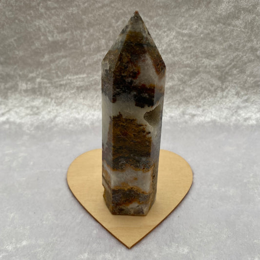 Agate with Druzy and Fluorite Inclusion