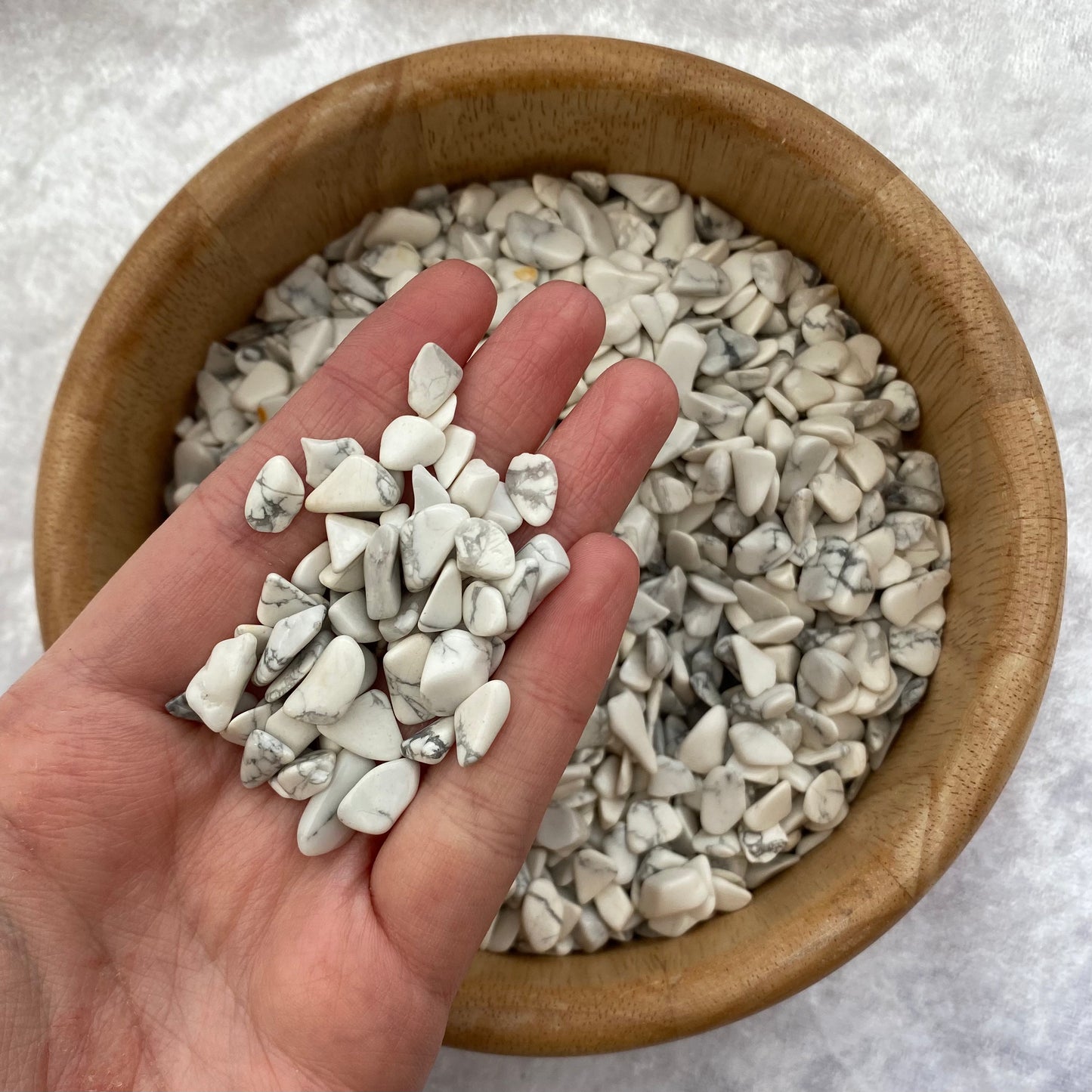 White Howlite chips