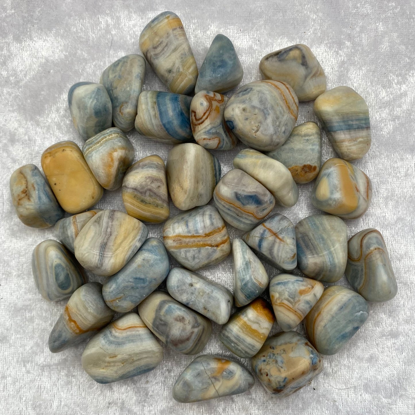 Scheelite tumblestones