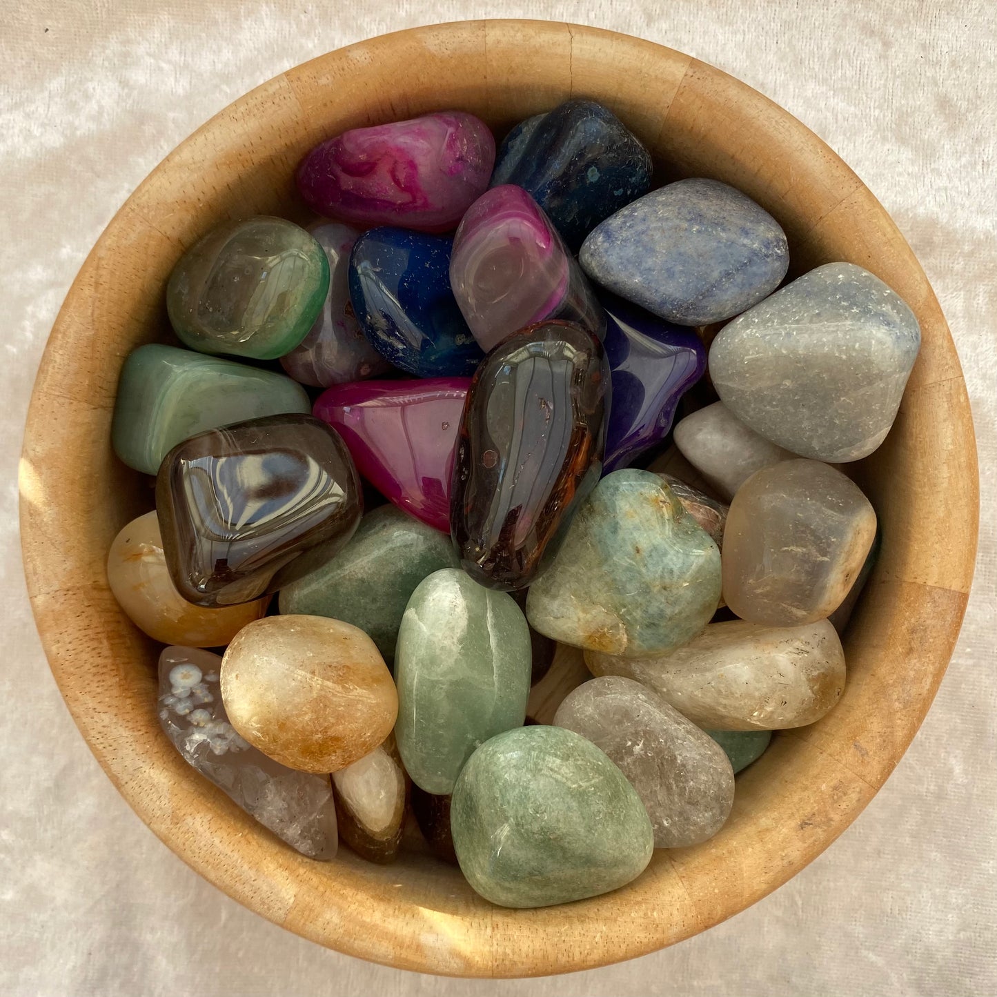 Large mixed Brazilian tumblestones