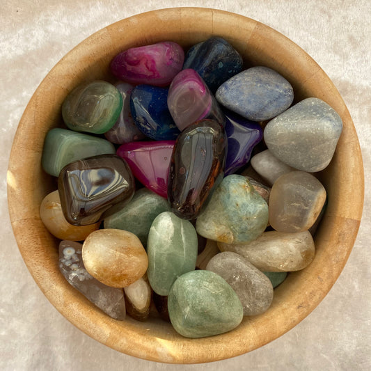 Large mixed Brazilian tumblestones