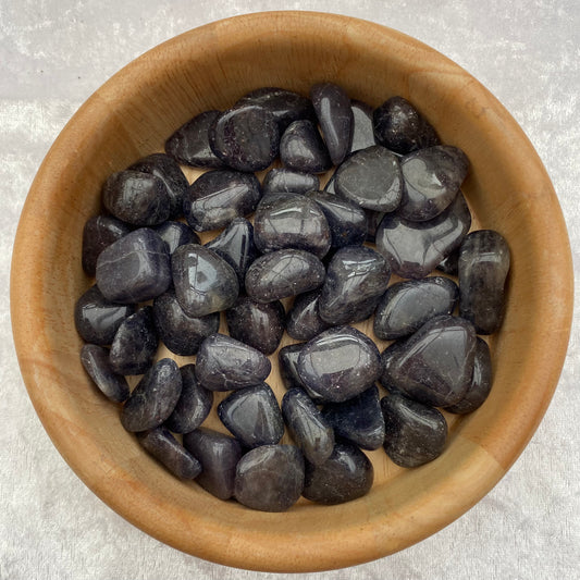 Iolite tumblestones